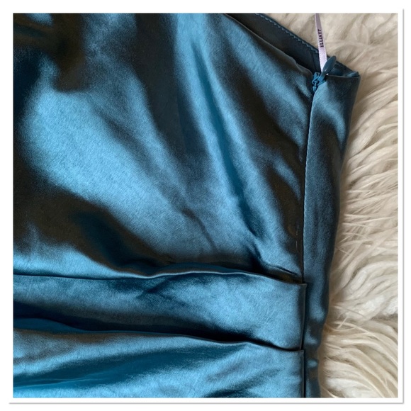 Elliatt Cassini Satin One Shoulder Gathered Side Dress In Cadet Blue XXL New - Picture 3 of 10